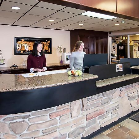 Dunvegan Inn & Suites Fairview 外观 照片