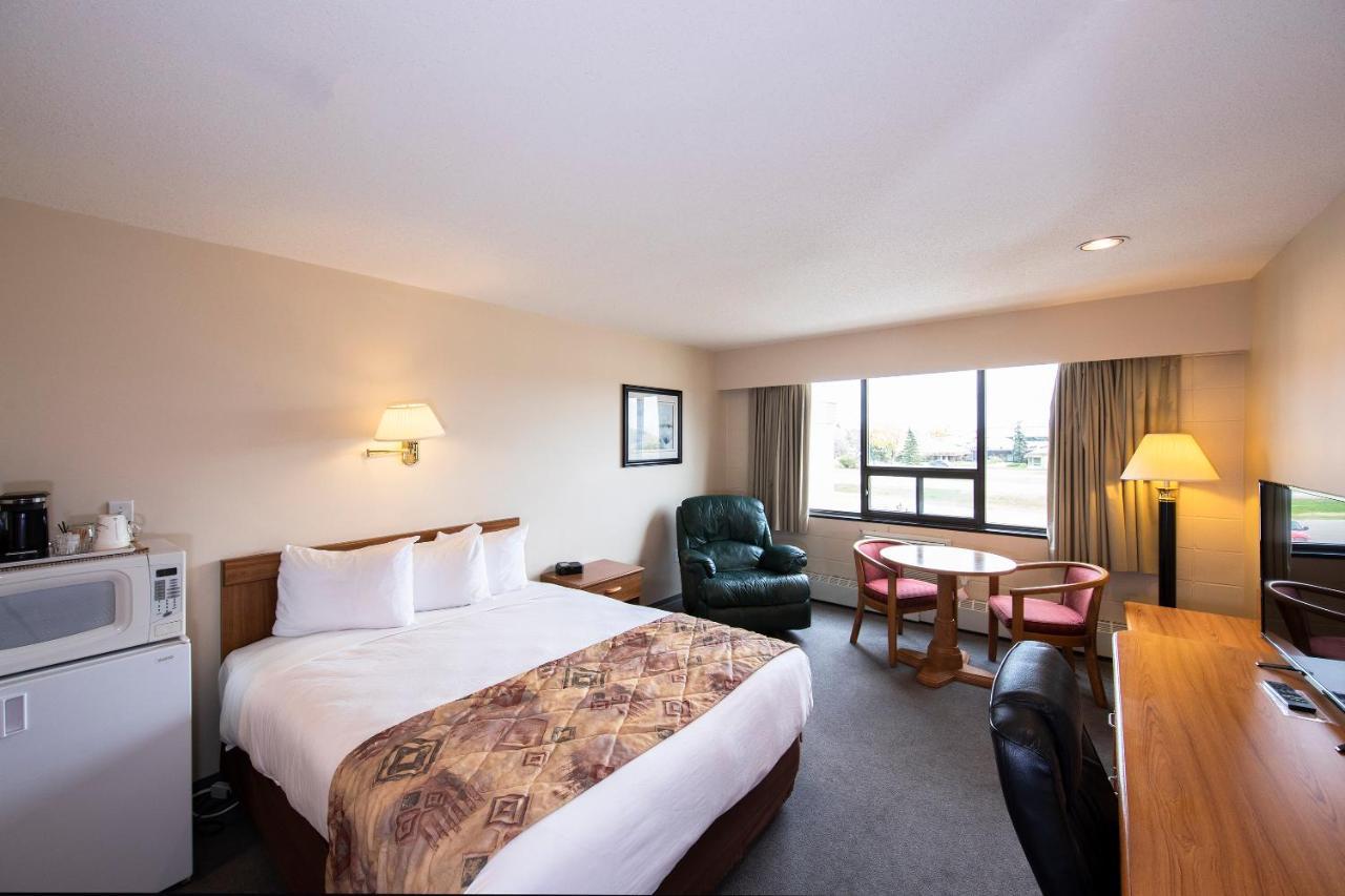 Dunvegan Inn & Suites Fairview 外观 照片