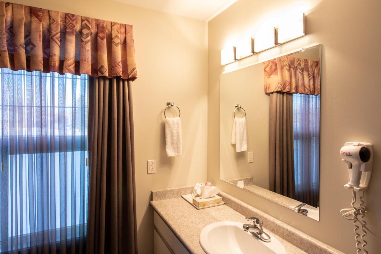Dunvegan Inn & Suites Fairview 外观 照片
