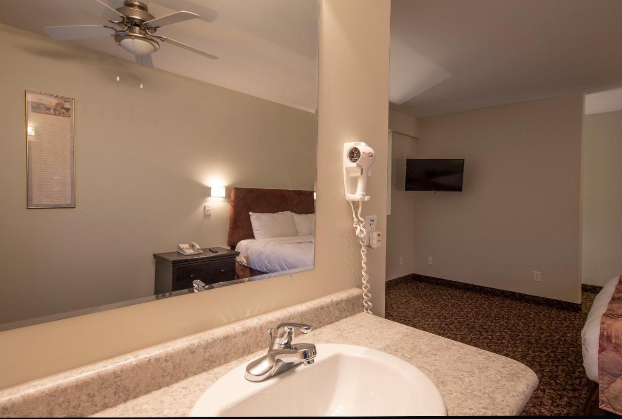 Dunvegan Inn & Suites Fairview 外观 照片
